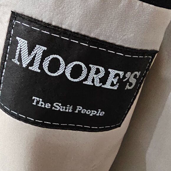 Moore's Blue made in Canada sports blazer for men with beige inner lining - Picture 3 of 4